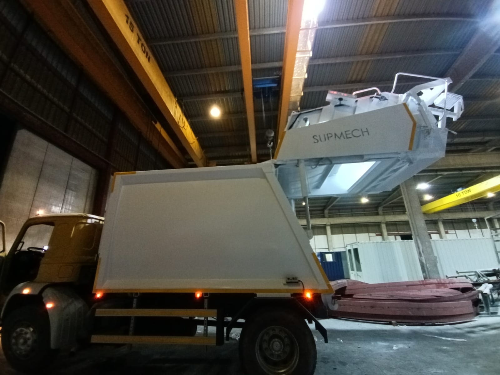 Hidrolik sıkıştırmalı çöp kamyonları - Ana Görsel