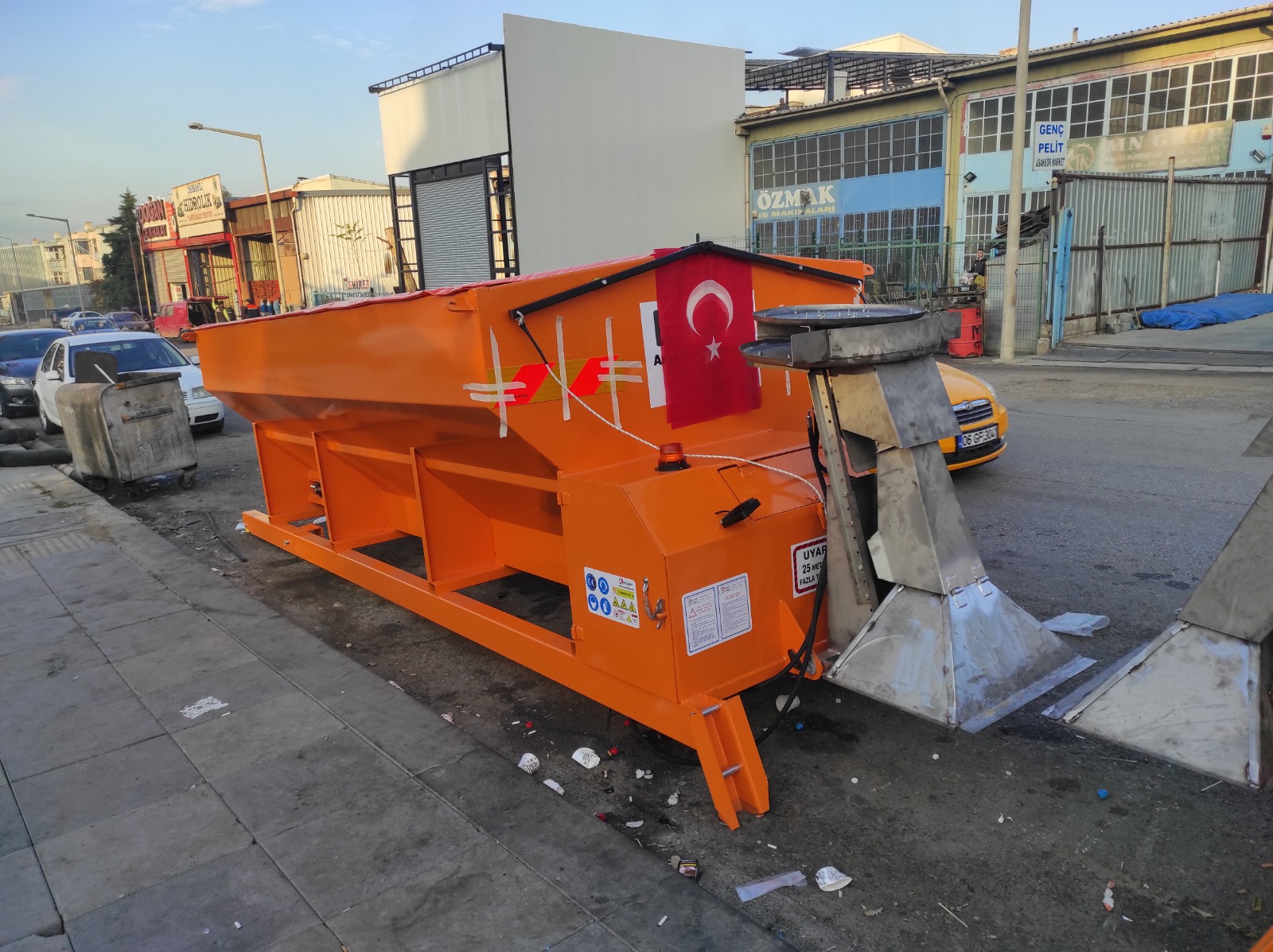 Kamyon Arkası Tuz Serici Makinası - Ana Görsel